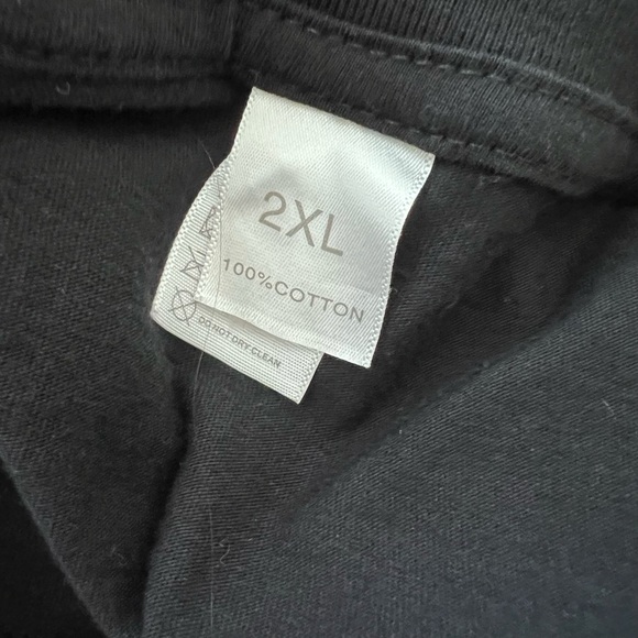 MOTLEY CRUE Black T-Shirt Unisex - Picture 3 of 3